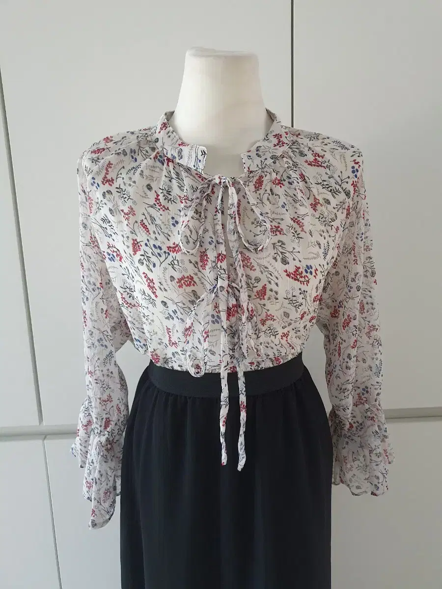 (Good condition) Chiffon blouse/all sizes available