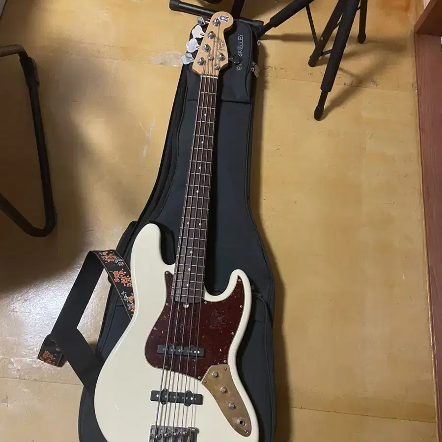 Fender American Standard Jazz Bass V 베이스