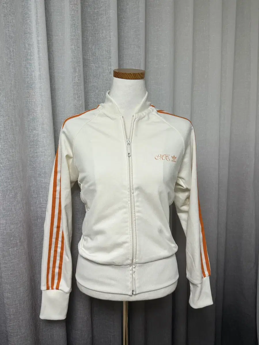 AdidasAll-Day CreamWhiteOrange JerseyFishbowlVintageJinLilyEtishBaby BearSoSoHye