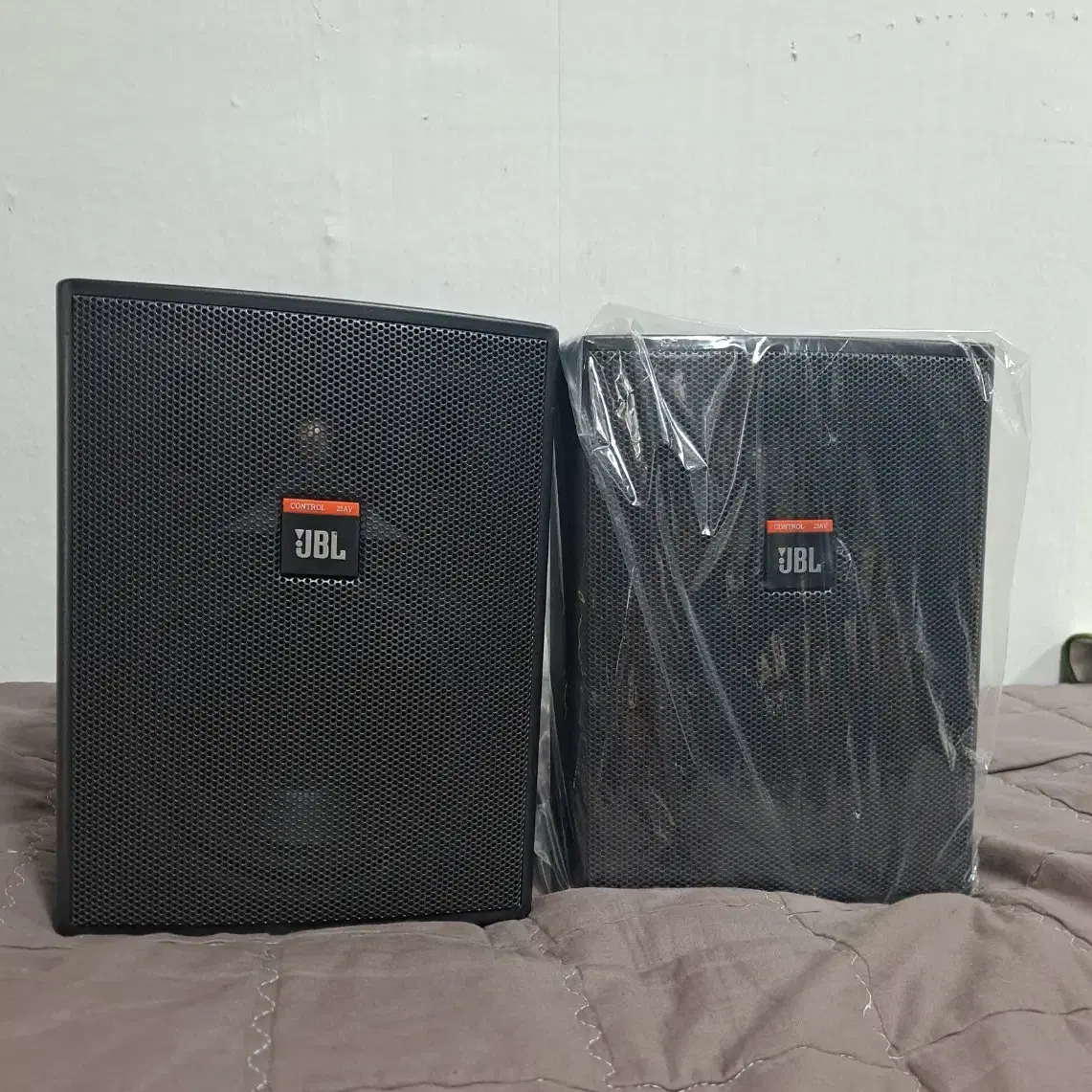 JBL 25AV 스피커1조2통 벽 걸이포함 블랙 a급