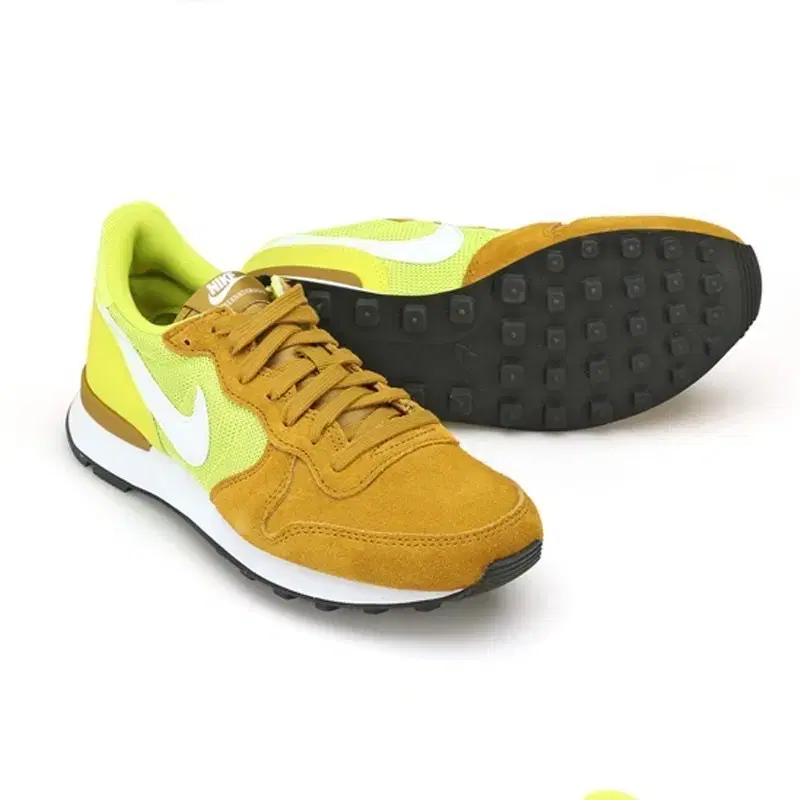 250 Nike Internationalist fluorescent beige sneakers for sale