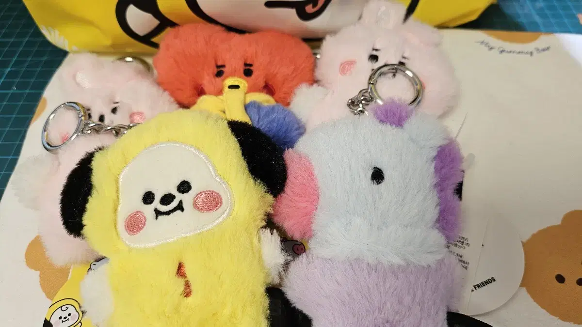 BT21 Flapper Backcham Doll