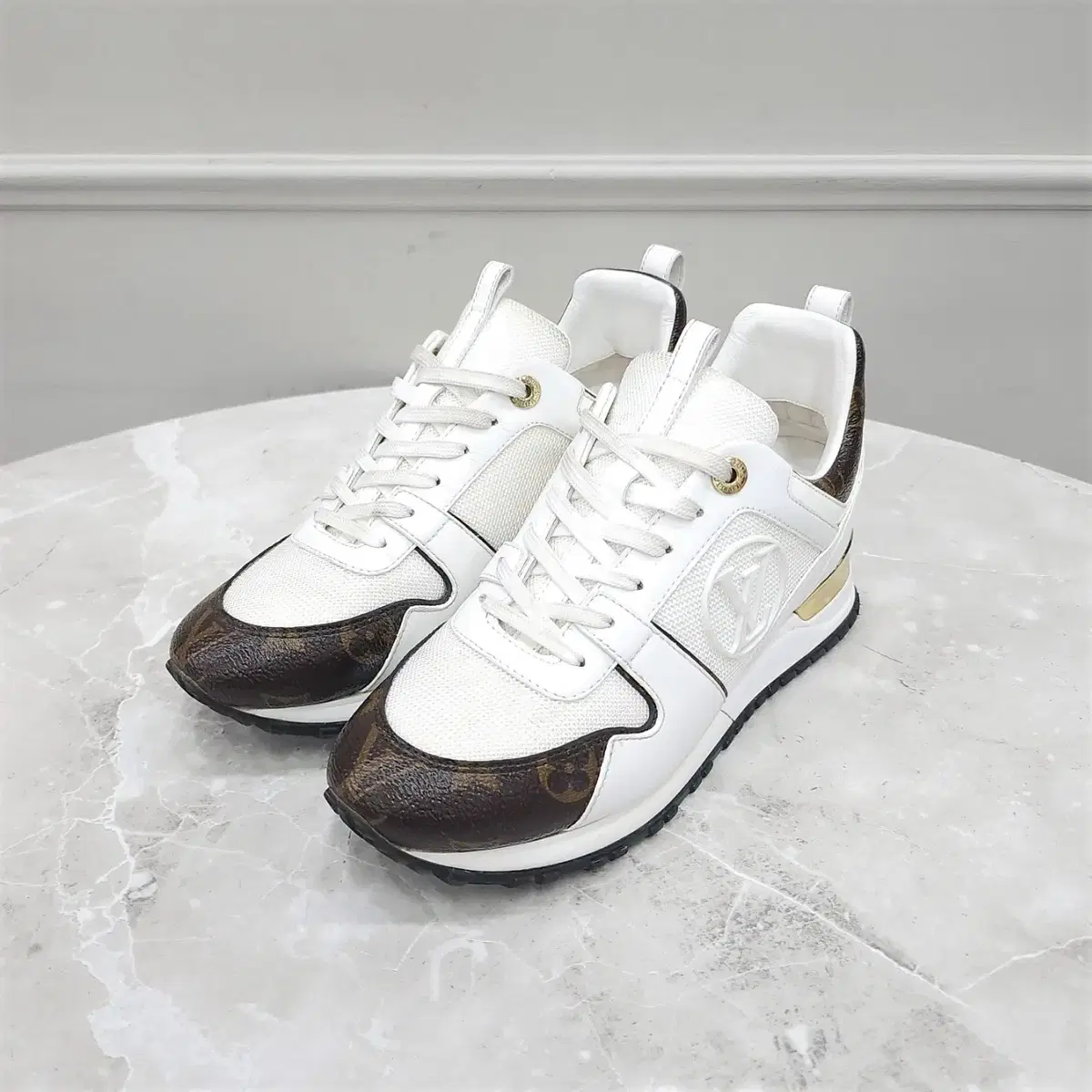 36.5 / Louis Vuitton White Monogram Runaway Sneakers