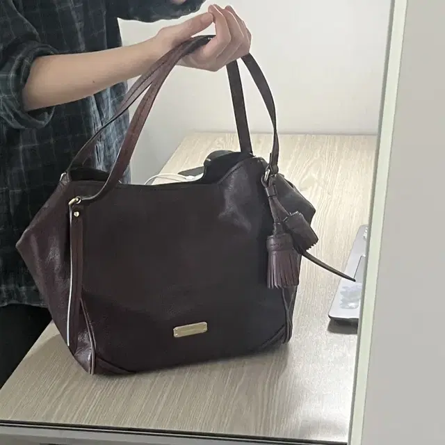 버버리 Burberry Red Leather Tote Bag Dark