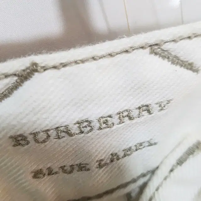 BURBERRY 버버리 블루라벨 스판 데님 반바지 아이보리