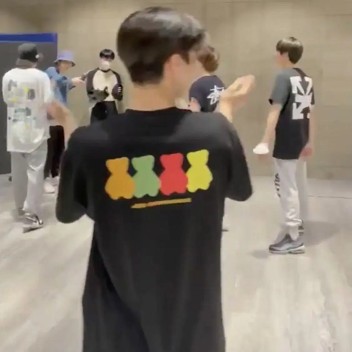 아코스튜디오 반팔티 AQO RAINBOW BEAR T-SHIRTS