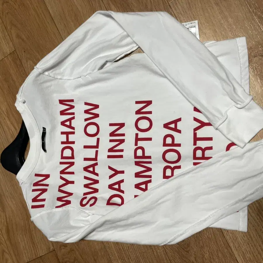 1/2 HIGHWAY INN L/S TEE (WHITE/RED)