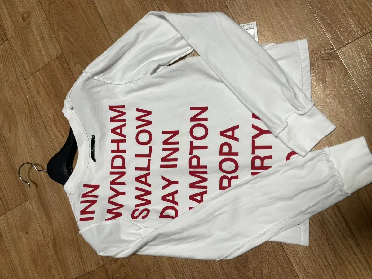 1/2 highway inn l/s tee (white/red)