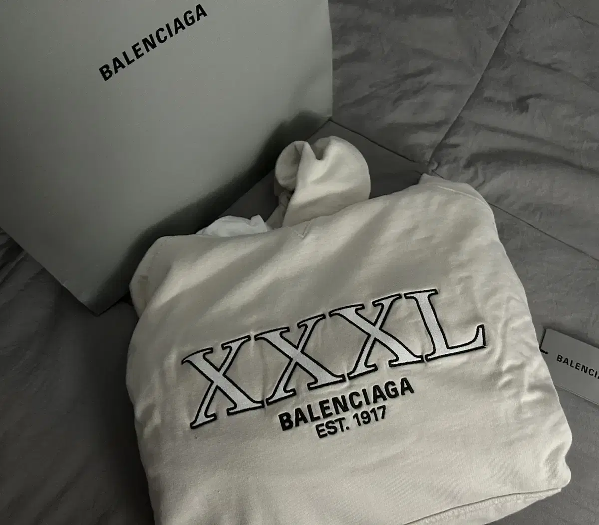 Balenciaga XXXLHooded cream