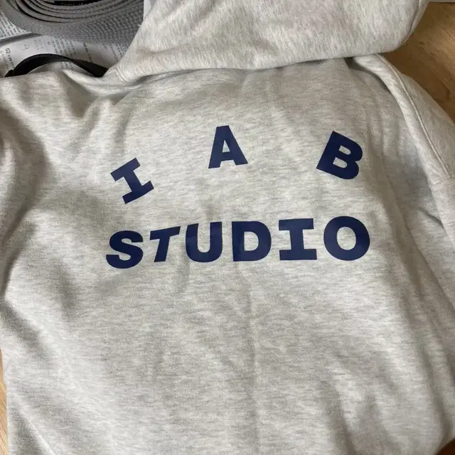 Iabstudio light gray 후드티