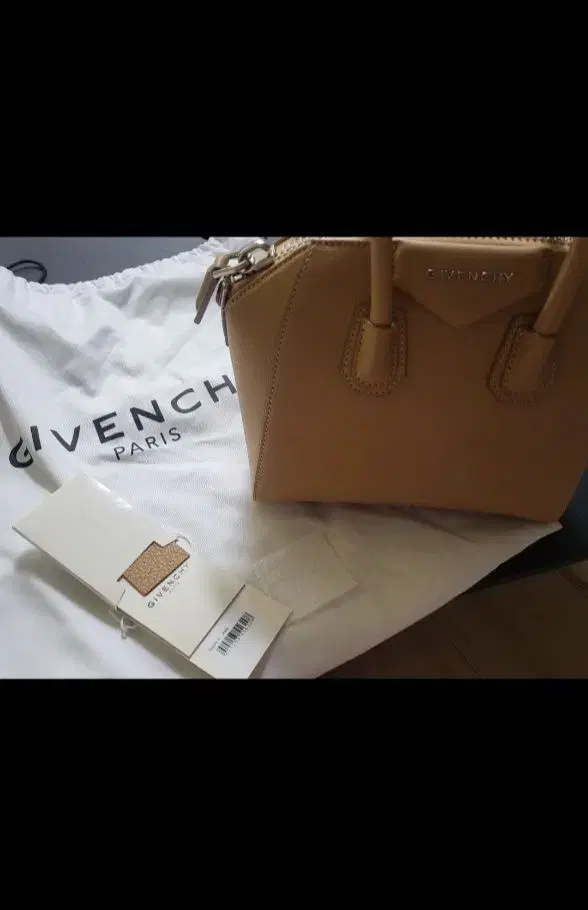 Givenchy Antigona ## Unused LevelStatus