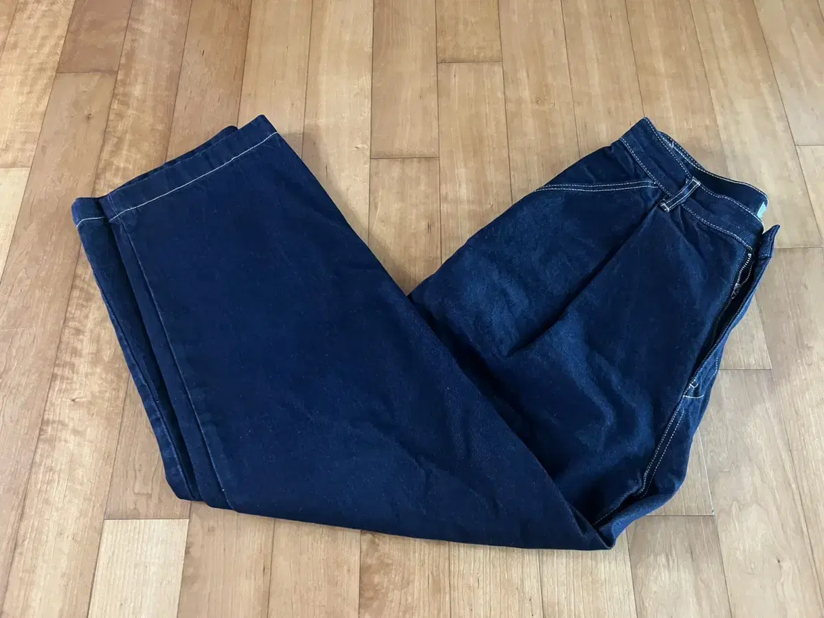 33) One-Tuck Denim Pants