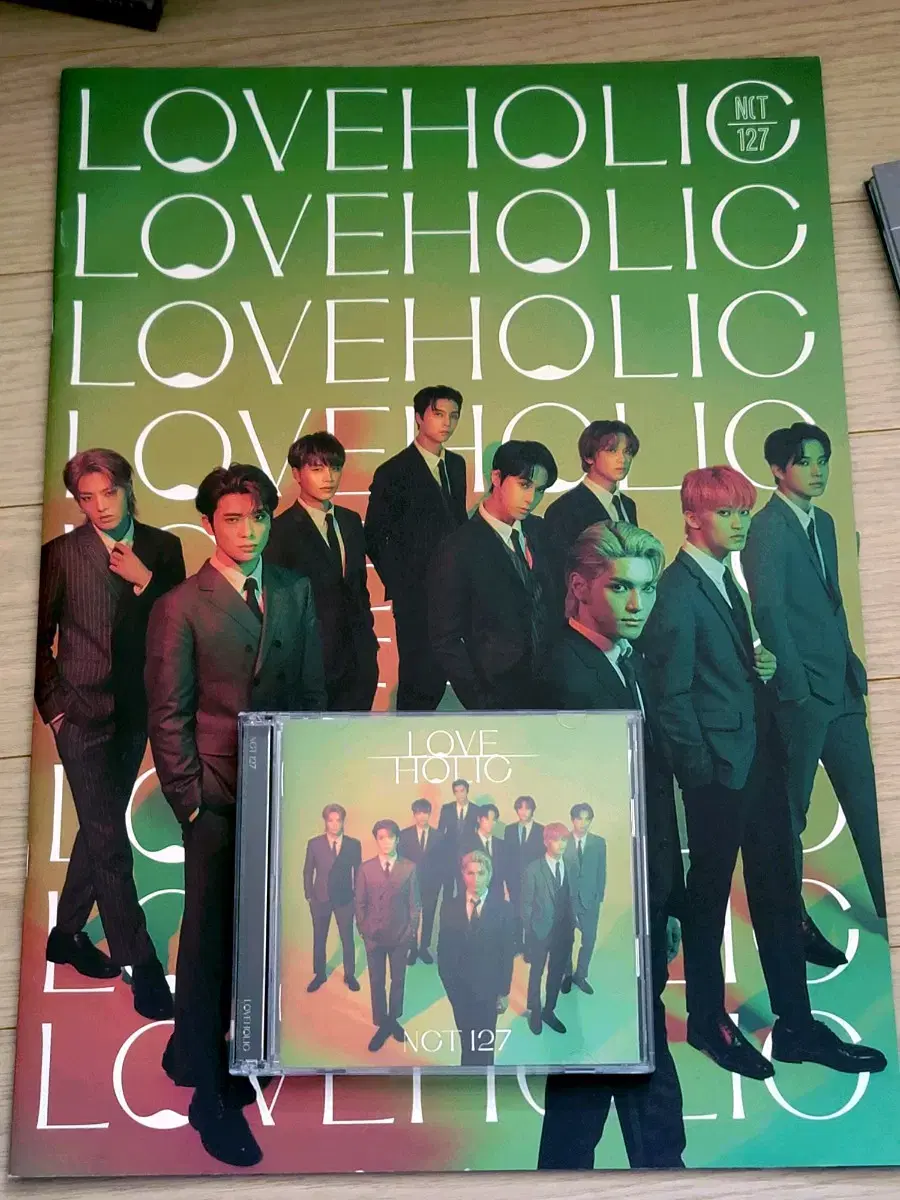 NCT 127 Loveholic Album