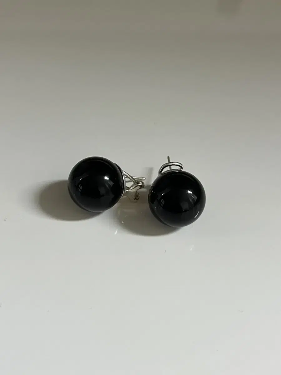 엉썽 오닉스 귀걸이 onyx ball studs