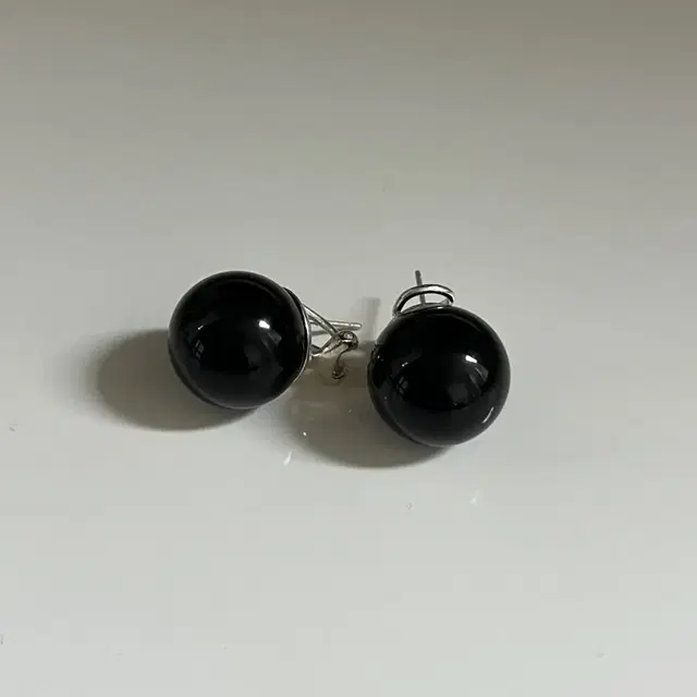 엉썽 오닉스 귀걸이 onyx ball studs