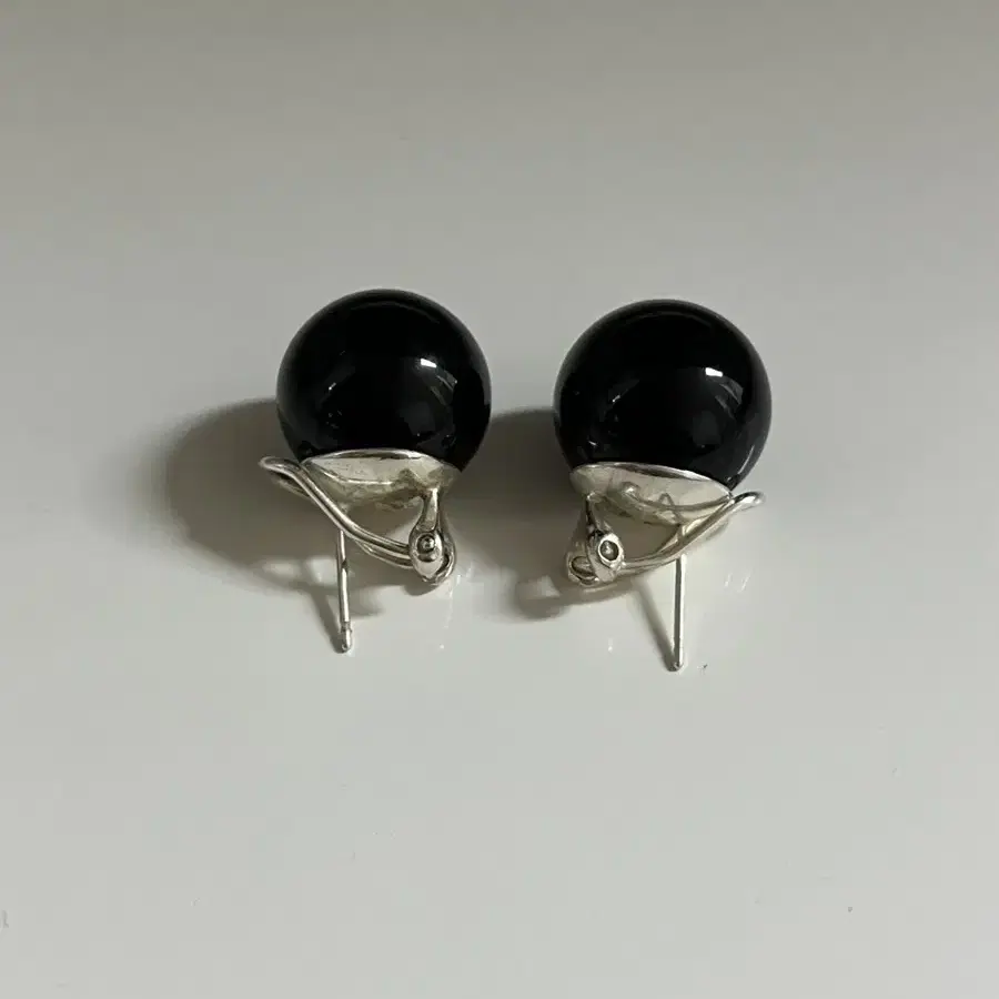 엉썽 오닉스 귀걸이 onyx ball studs