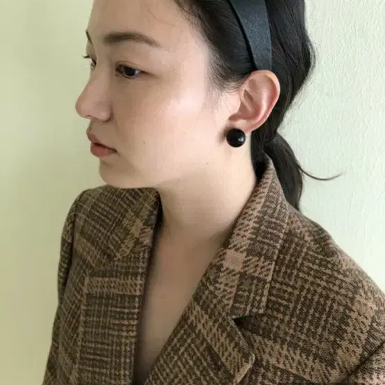 엉썽 오닉스 귀걸이 onyx ball studs