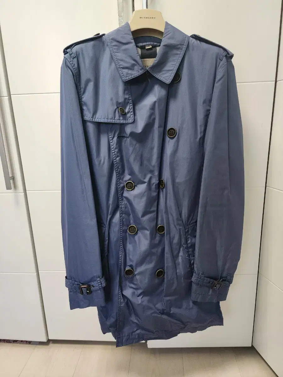 Burberry trench coat bloo size S in good condition