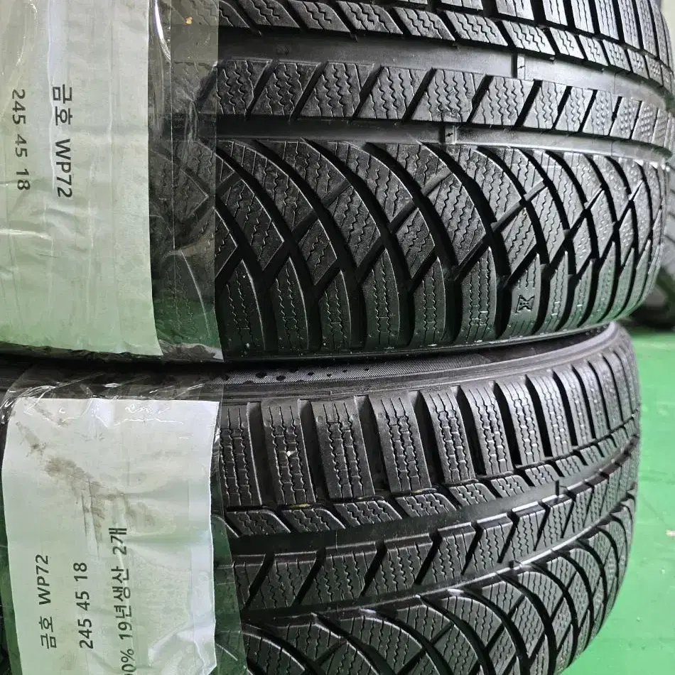 금호 WP72 245/45R18, 2454518 중고 윈터타이어 2짝