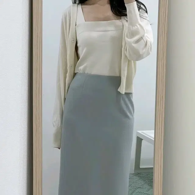 비뮤즈 Riette Skirt 페일민트 24ss 팝니다