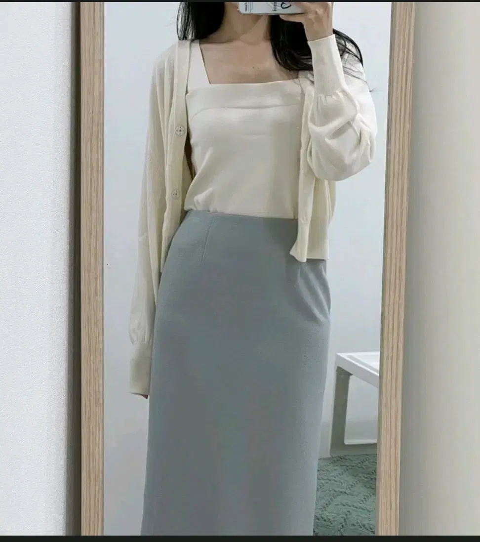 비뮤즈 Riette Skirt 페일민트 24ss 팝니다