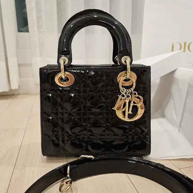 디올 Dior 레이디백 스몰 페이던트 블랙