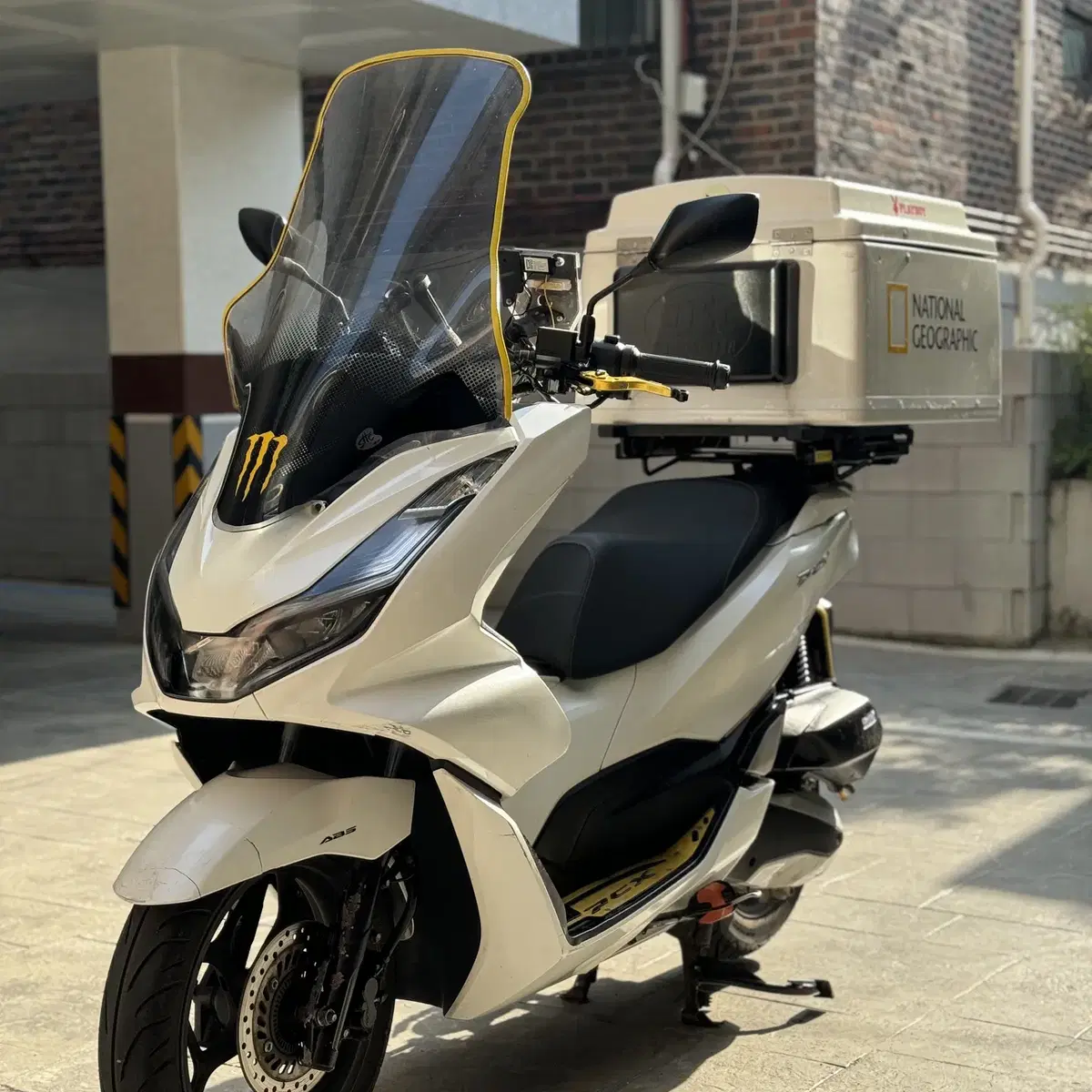 혼다 PCX 125CC 2021년식 ABS모델 저렴히 판매합니다.