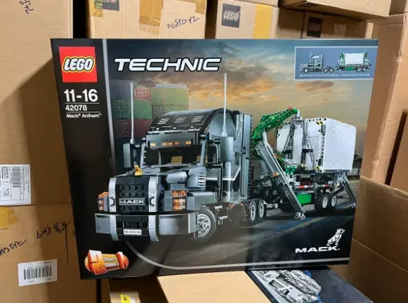 New, unsealed ) LEGO Technic 42078 Mack Trailer