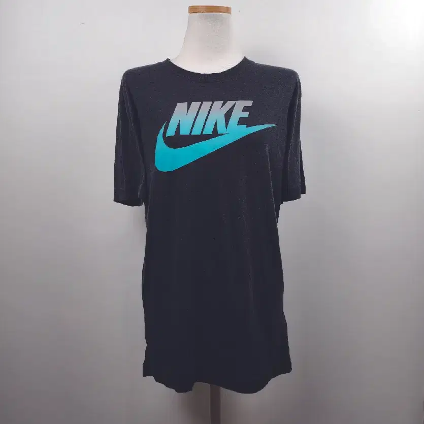 나이키(NIKE) 블랙 블루 프린팅 베이직 반팔티