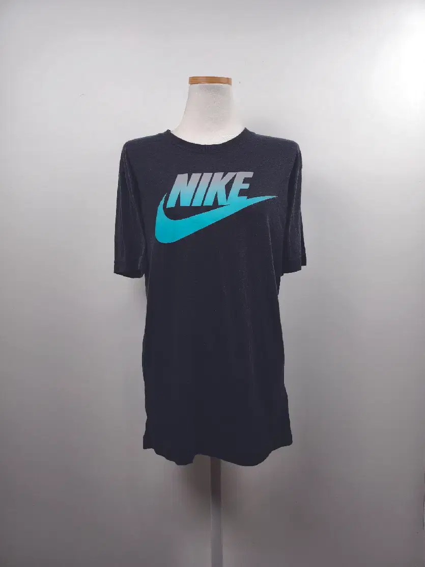 나이키(NIKE) 블랙 블루 프린팅 베이직 반팔티