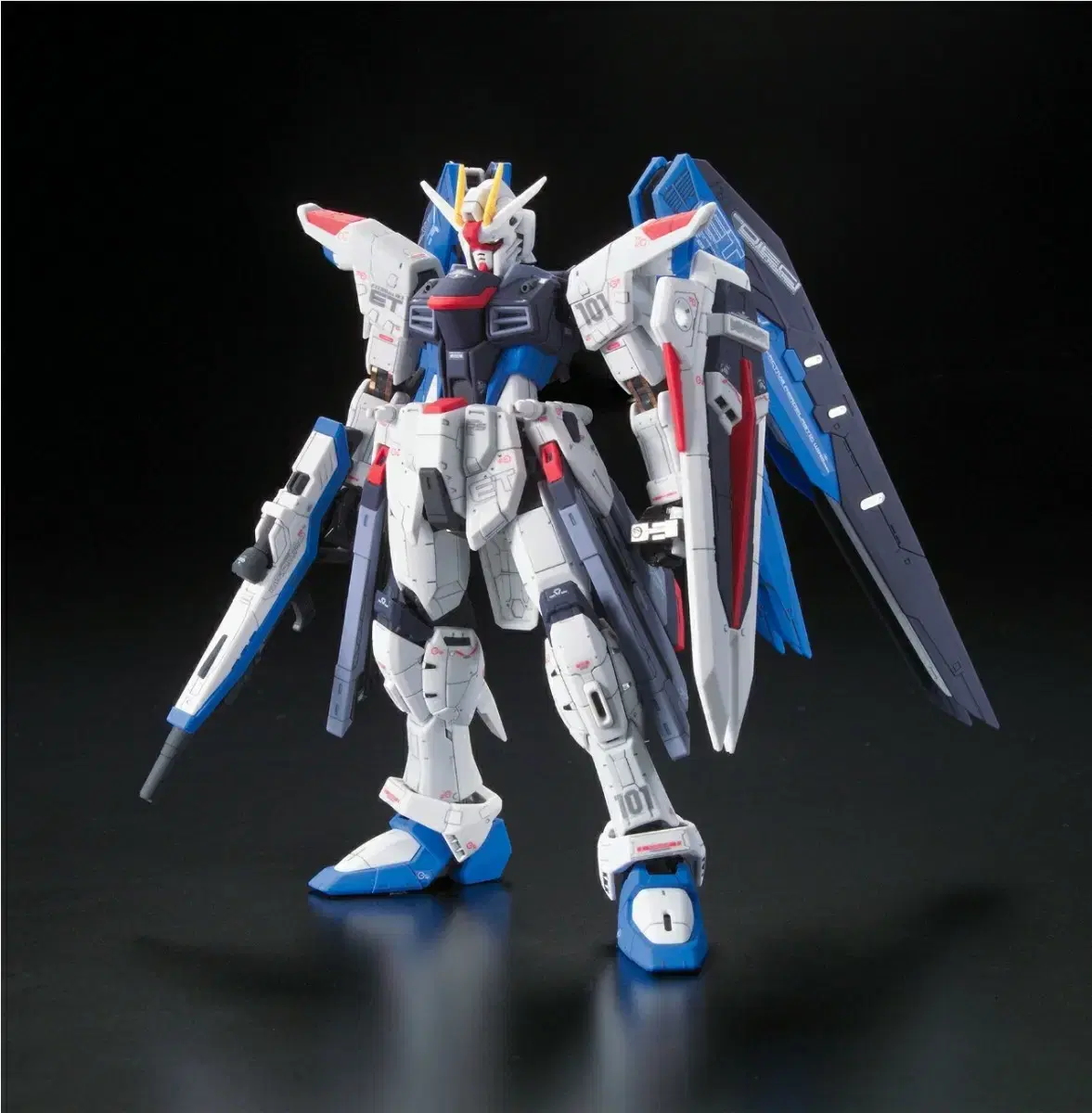 RG Strike Freedom Gundam Gundam Gunpla Plastic Model Gunbe Gundam Base Mobile Suit