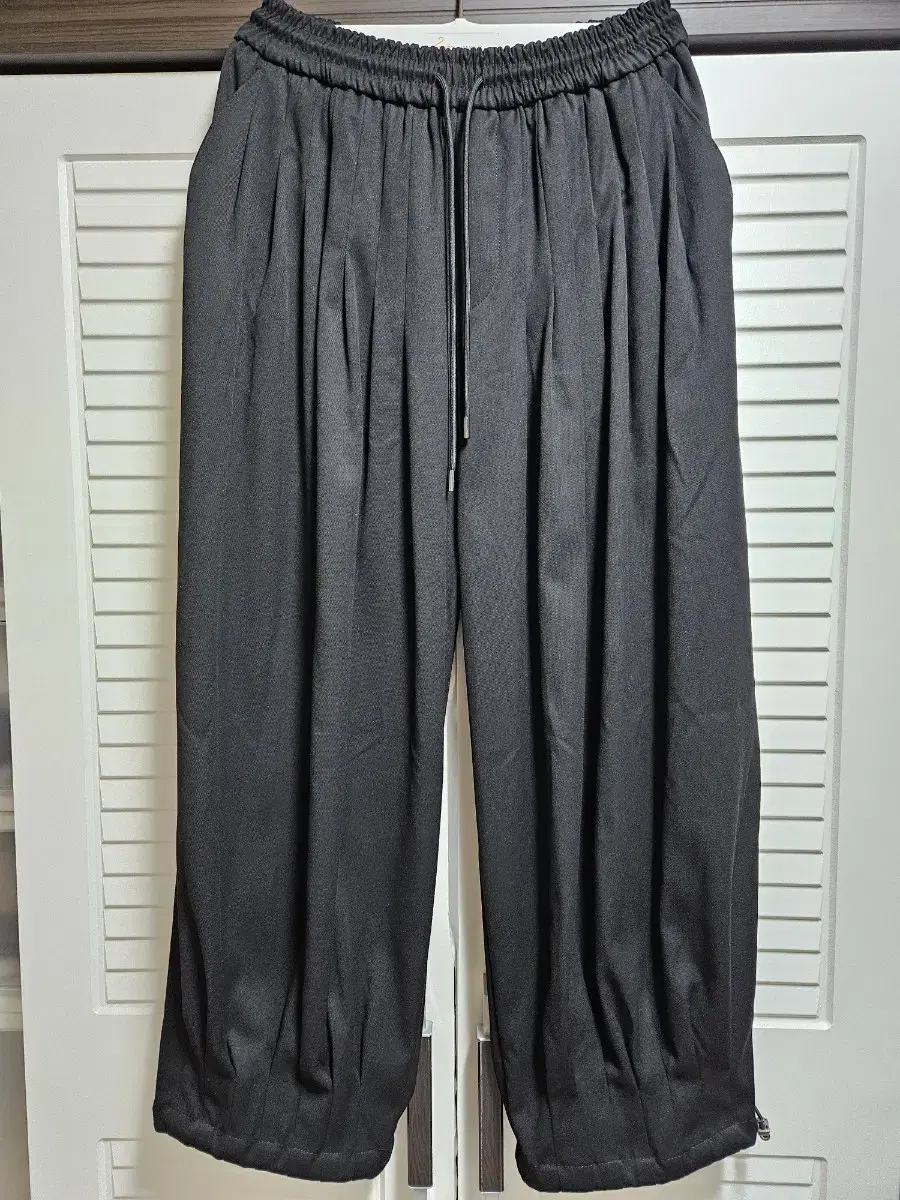 Sevilla Multi-Tucked Balloon Pants Black 28