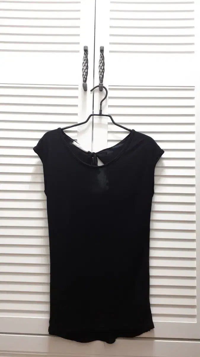 Duttimmin Sleeveless Tee