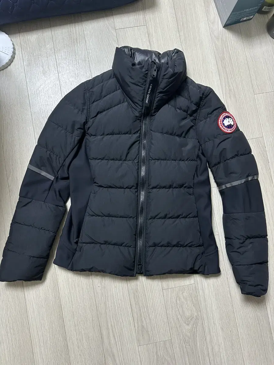 (reduced price)Canada Goose Women's Jacket S