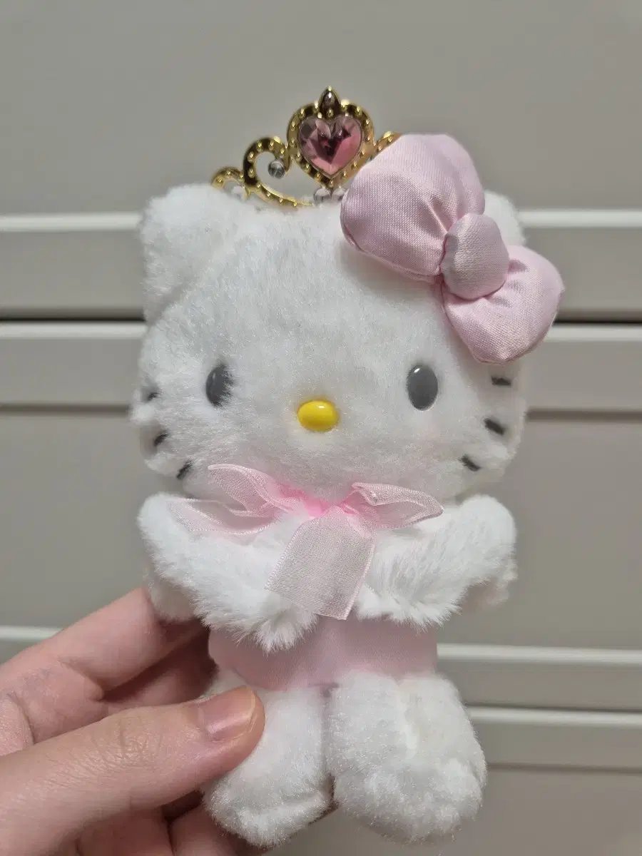 San Rio fluttery t-ara kitty mascot doll