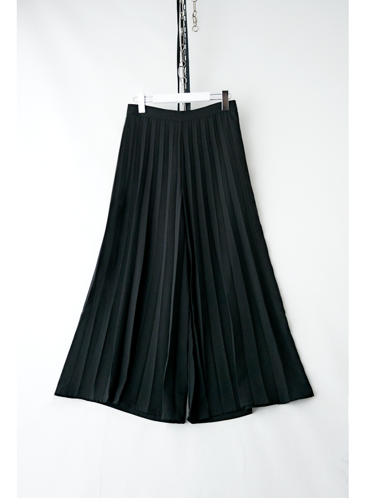 Slim Black Wide Pleat PS