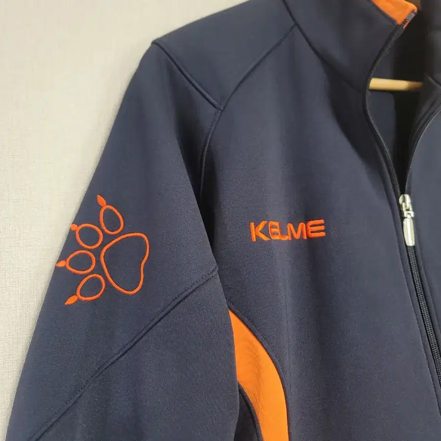 켈미. KELME. 105