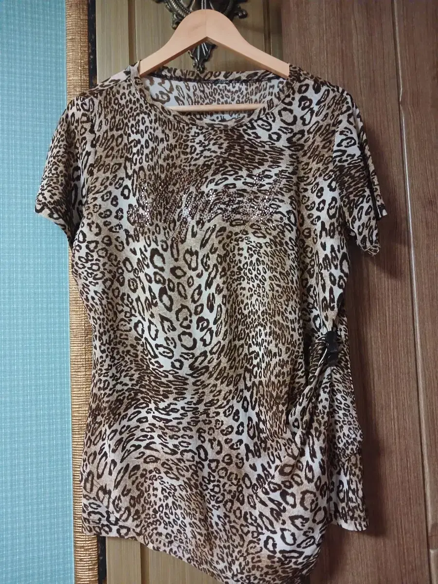 Leopard print tee (new item)