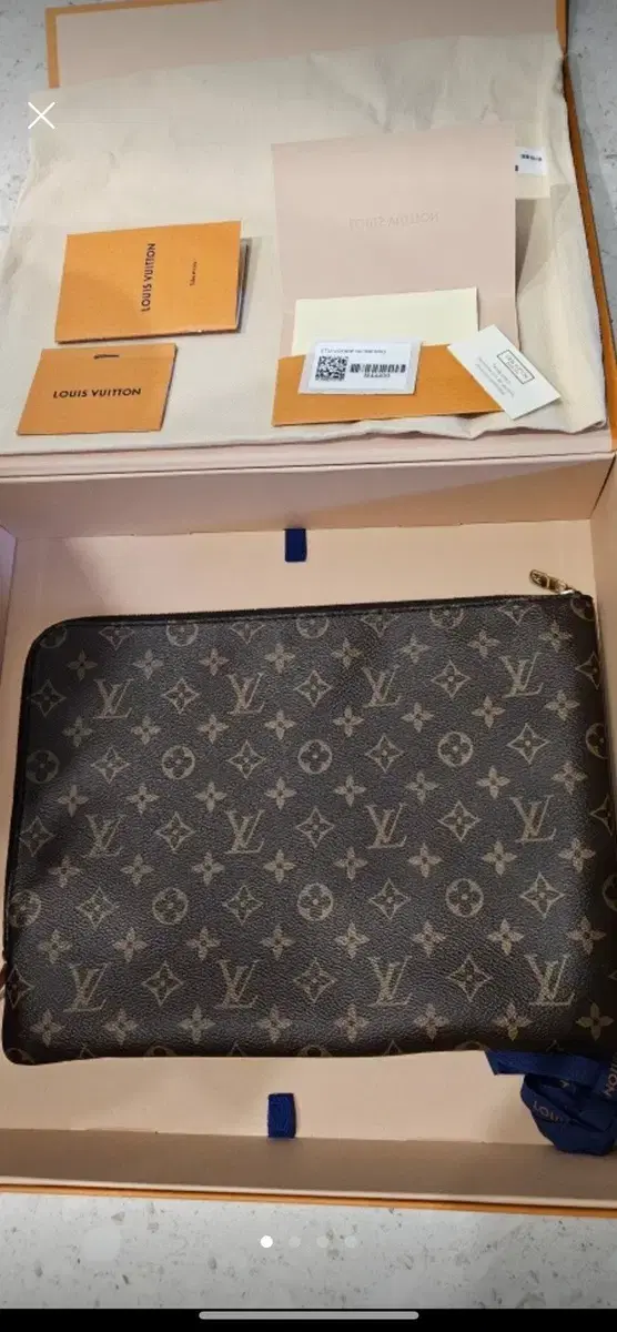 Louis Vuitton Etui Voyage MM Clutch