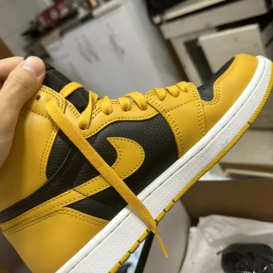 Jordan(조던) 1 Retro High OG pollen 265