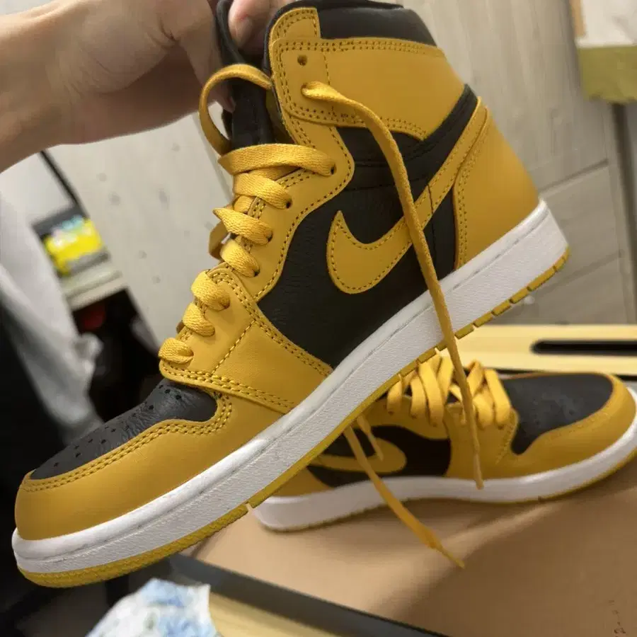 Jordan(조던) 1 Retro High OG pollen 265