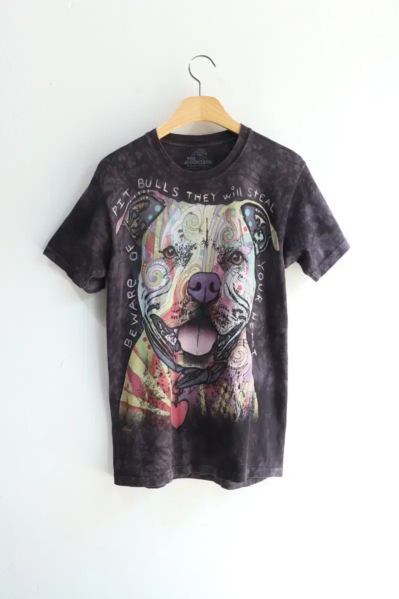 The Mountain pit bulls print T-shirt size S