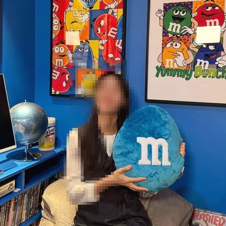 엠앤엠즈 M&M'S 굿즈 (쿠션, 티셔츠, 선글라스, 스티커)