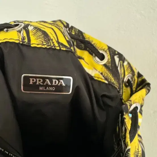 Prada 프라다 시그니처 바나나 숄더백