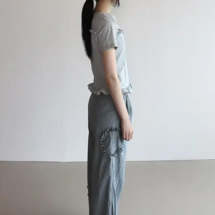 Bahayoon 바하윤 UNBALANCE RUFFLE PANTS (GRE