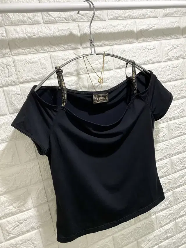 Fendi off-shoulder Half Tee