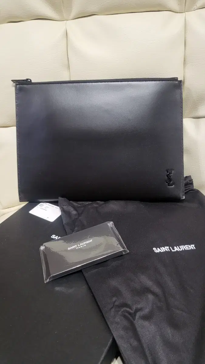 (정품)YSL 생로랑 타이니 모노그램 클러치 607779