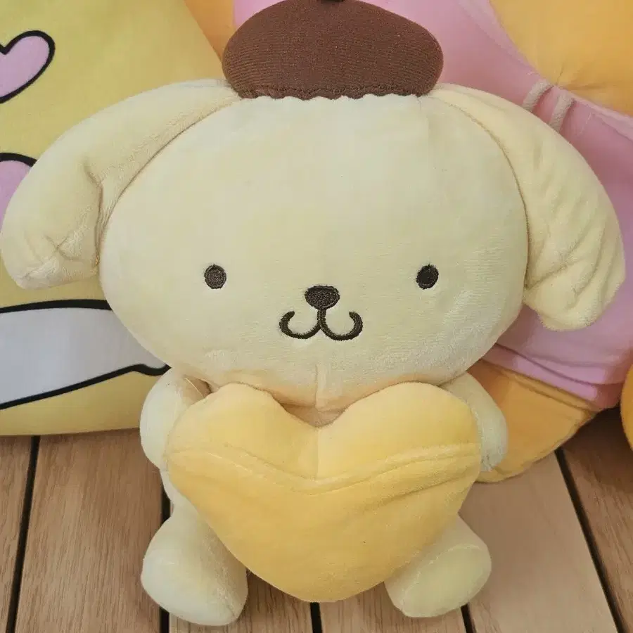 산리오 폼폼푸린 하트 봉제인형 25cm