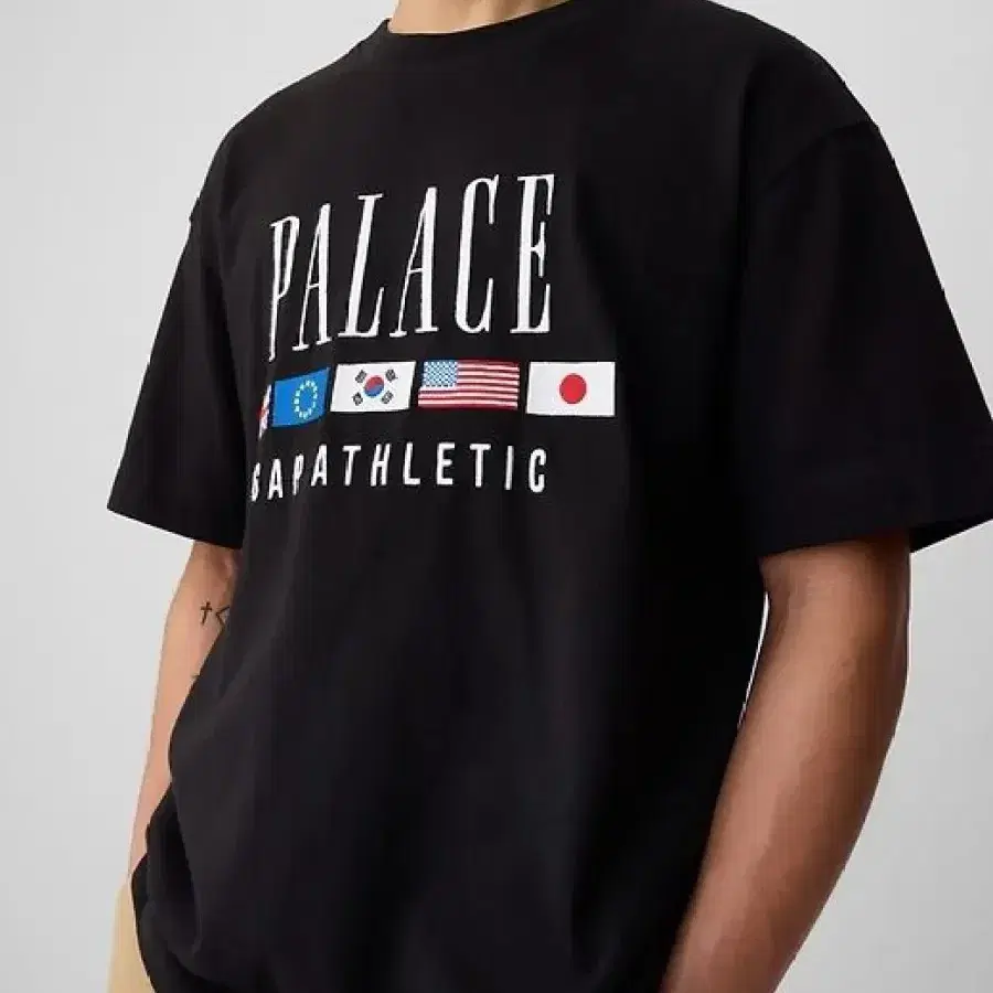 갭(GAP) X 팔라스(PALACE) 헤비 저지 플래그 티셔츠 블랙