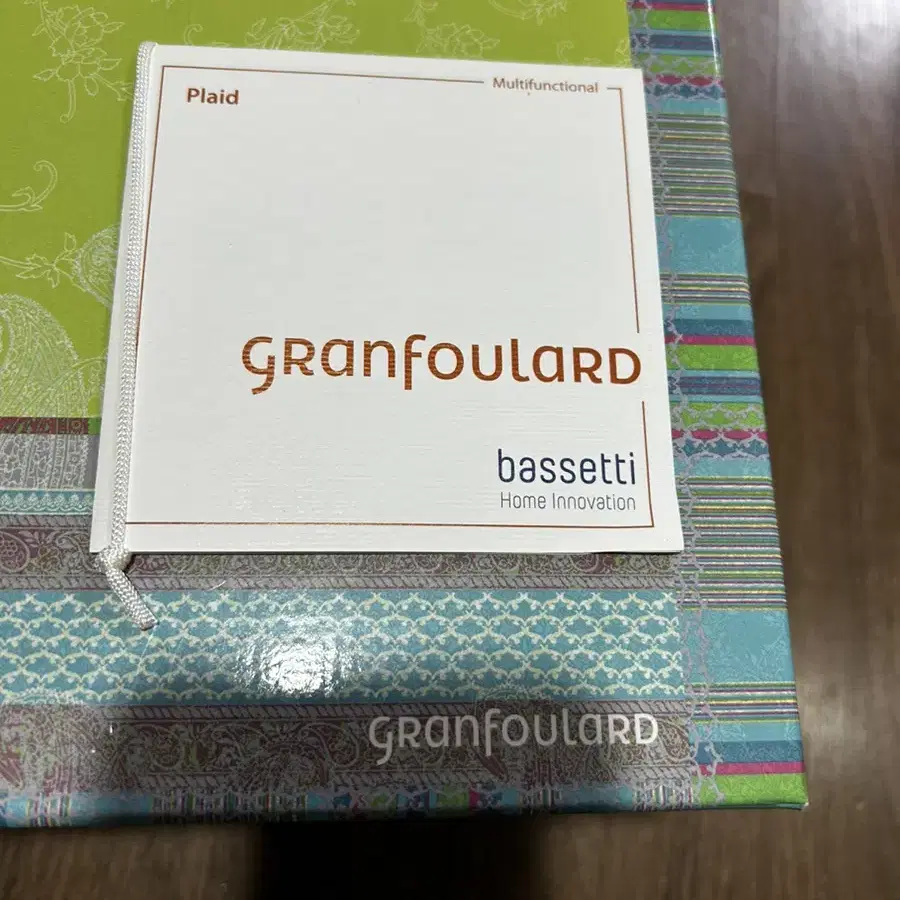 바세티 Bassetti GRANFOULARD 포장 박스 판매합니다.